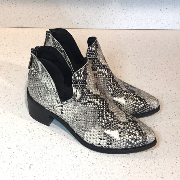 🔴 4/$15 BLONDO Waterproof Black & Gray Snakeskin Ankle Booties size 6.5 in EUC - Picture 2 of 14